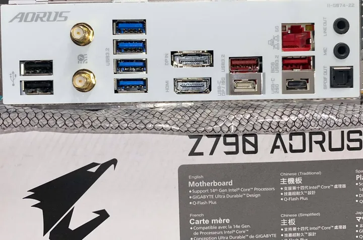 [OUTLET] - Gigabyte Z790 AORUS PRO X - Bundkort - ATX - LGA1700 sokkel - Z790 Chipset - USB 3.2 Gen 1, USB 3.2 Gen 2, USB-C 3.2 Gen2, USB-C 3.2 Gen 2x2 - 5 Gigabit Ethernet, Bluetooth, Wi-Fi 7 - onboard grafik (CPU påkrævet) - HD Audio (8-kanaler)