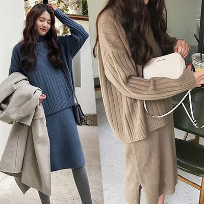 Meatacci - Set: V-hals effen geribbelde trui + mouwloze mockneck effen gebreide midi-jurk