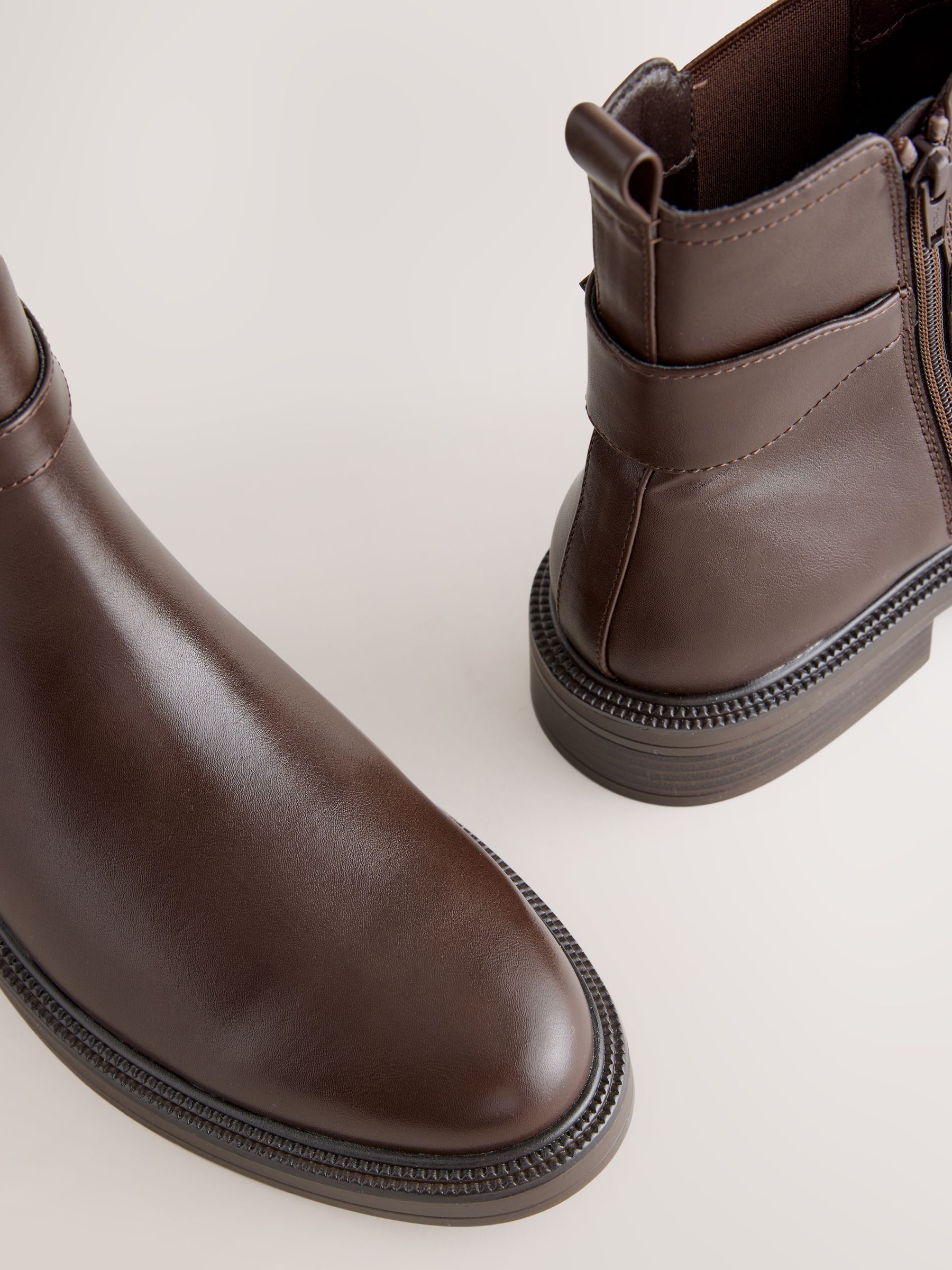Chocoladebruin - Chelsea Boots met gesp