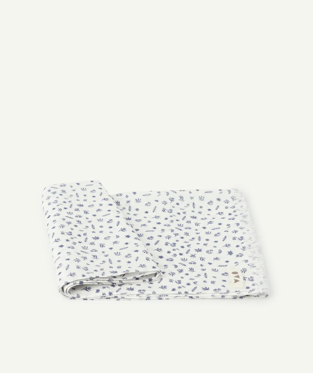 FOULARD GARÇON BLANC AVEC IMPRIMÉ FEUILLE BLEU MARINE