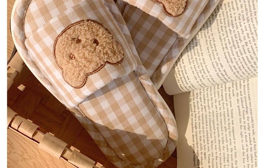 Honkizz - pantoffels met geborduurde beer en ruitmotief