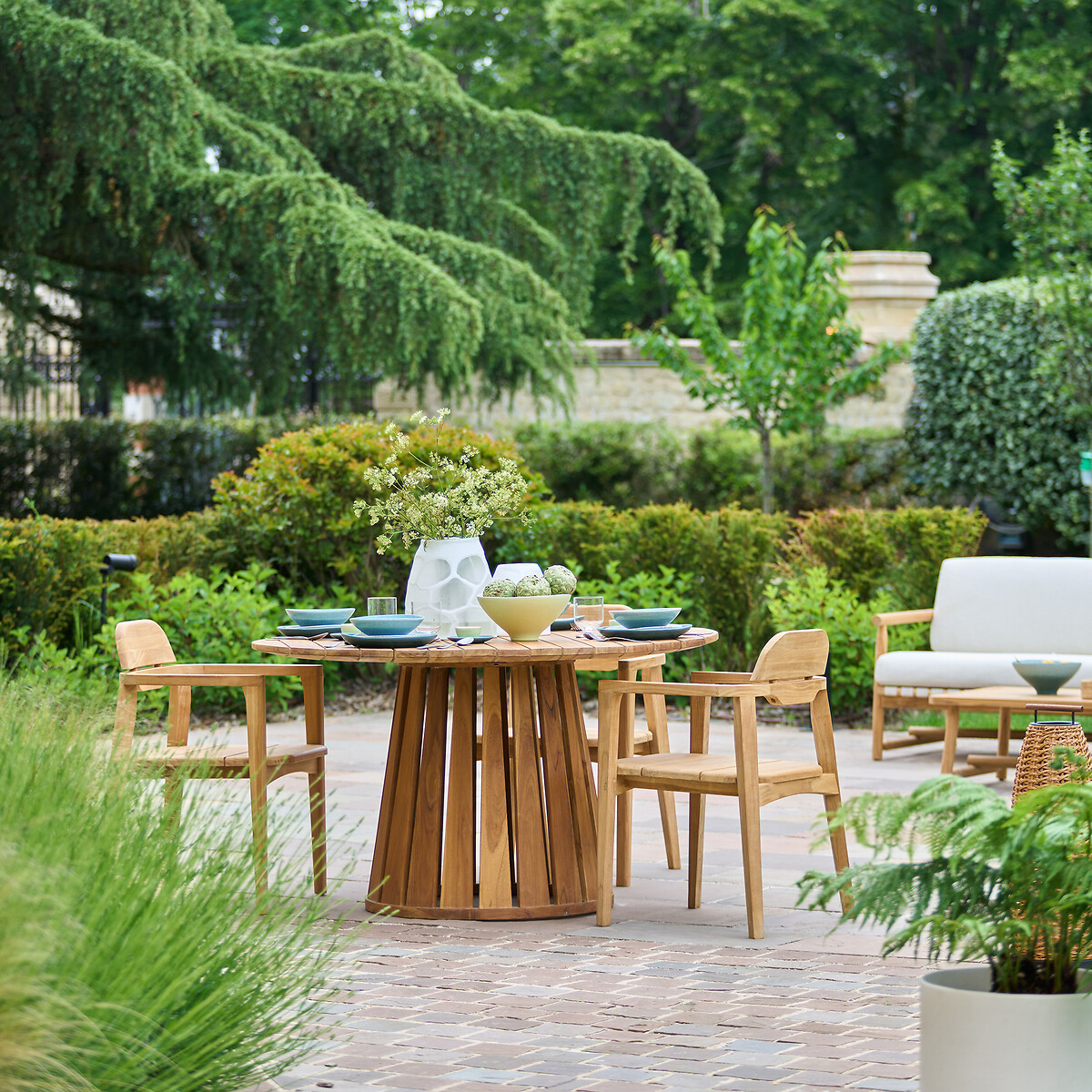 AM.PM<br>Mesa de jardim em teca Velizy