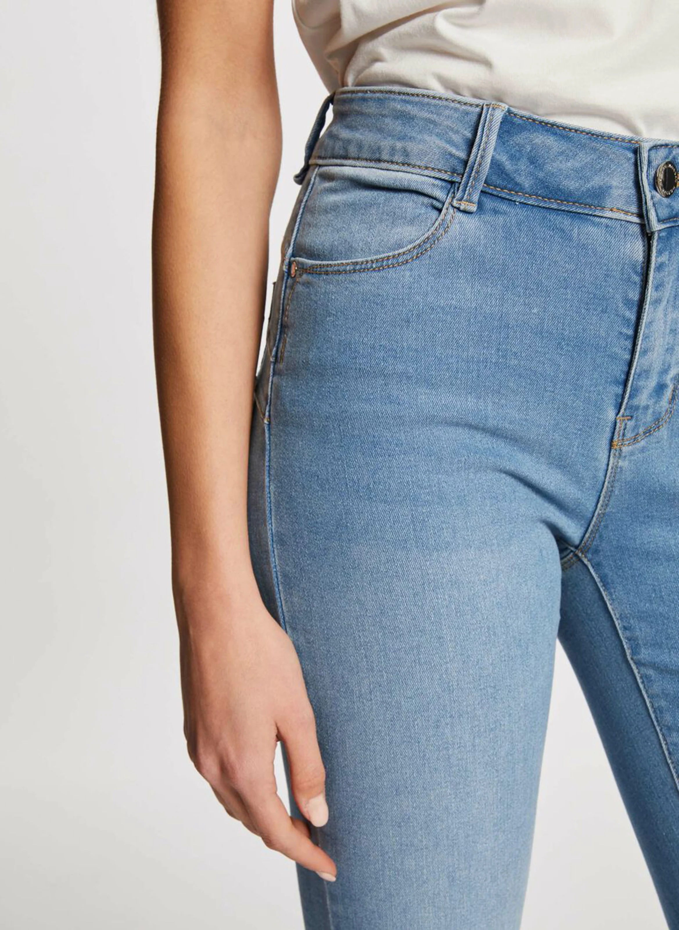 PARDA - Jean slim-fit brut en coton mélangé | Bleu