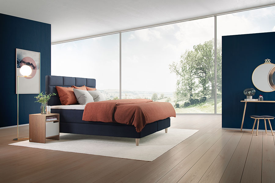 Zilva kontinentalseng Nordic Blue. 150x200 cm med Pure Elastec overmadrass og Cone ben i eik.