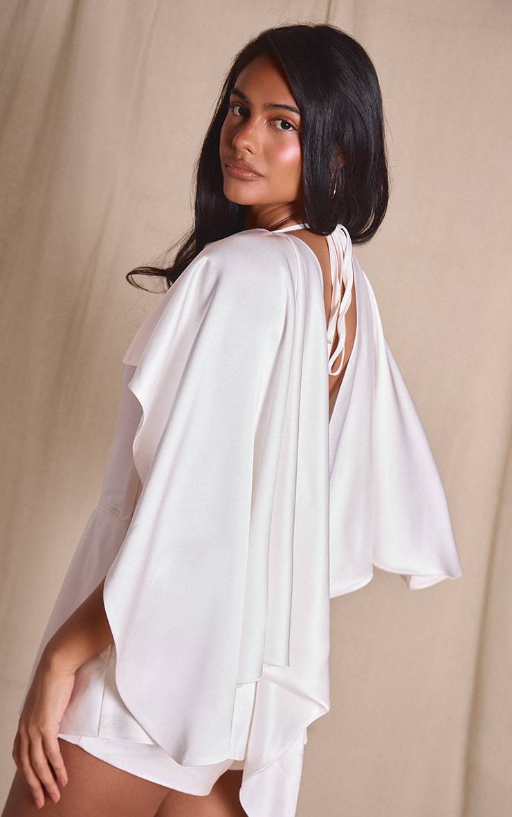 Blanc Combinaison-short En Satin Premium Avec Cape