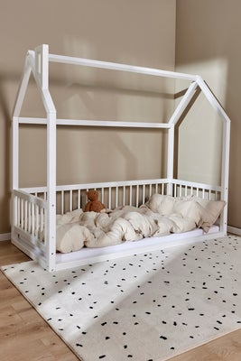 Minitude Nordic Mason Husseng med BabyMatex Carpathia Madrass 70x160 cm