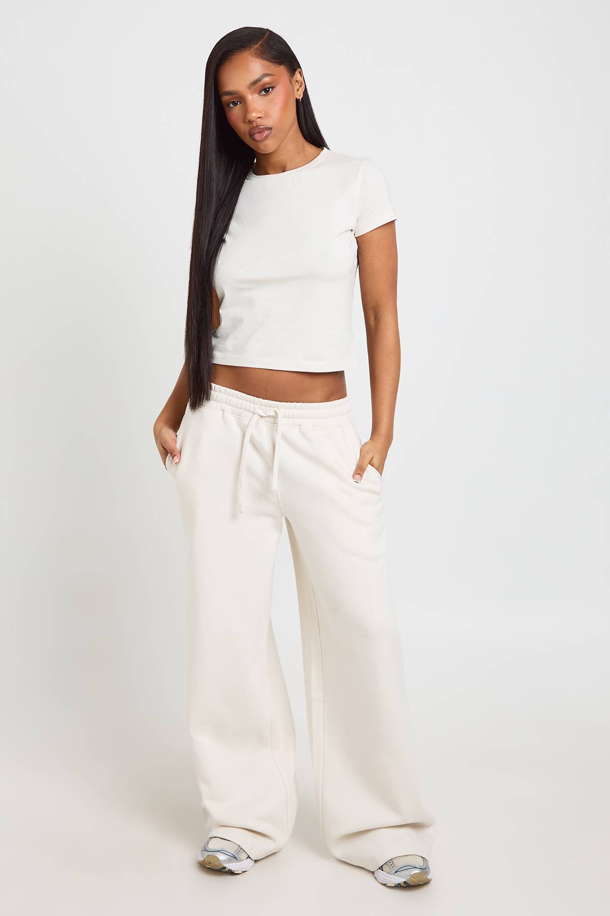 boohoo Ensemble Survêtement Haut Ajusté À Manches Courtes Et Jogging Jambe Droite