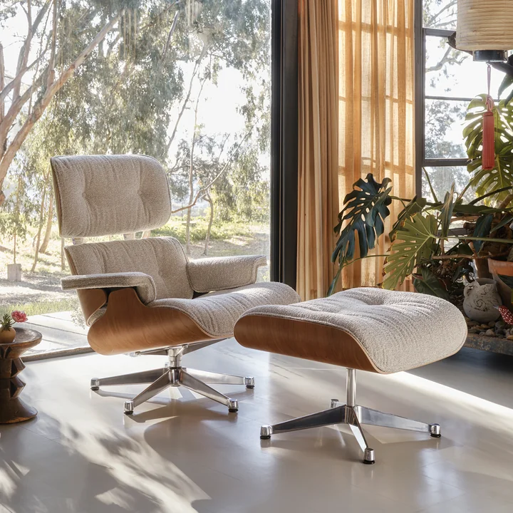 Vitra - Lounge Chair & Ottoman, schwarz, Kastanie schwarz, Nubia, anthrazit / schwarz (neue Masse)
