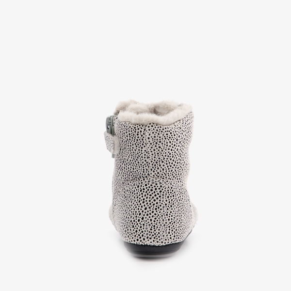 Groot gevoerde leren babyschoenen met stippen