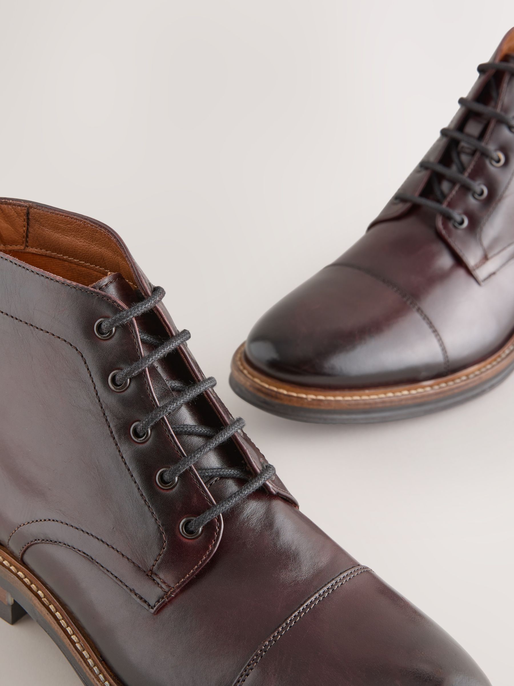 Bordeauxrood - Leren boots met neusstuk