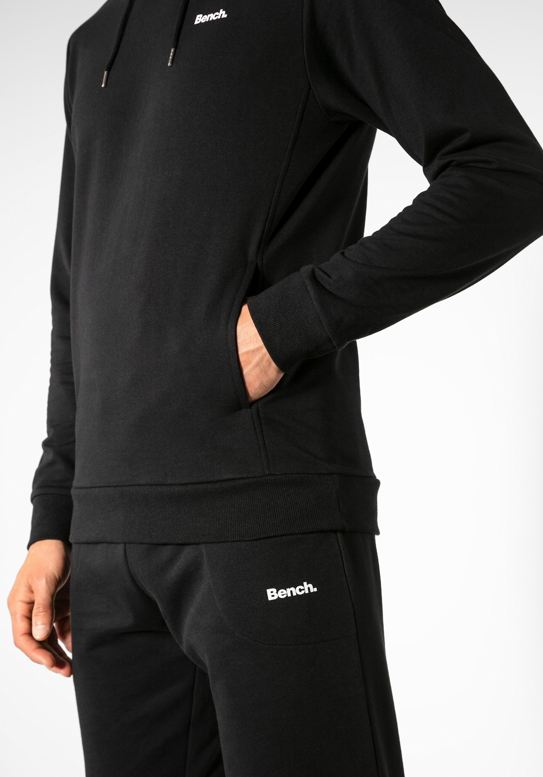 Hoodie in schwarz