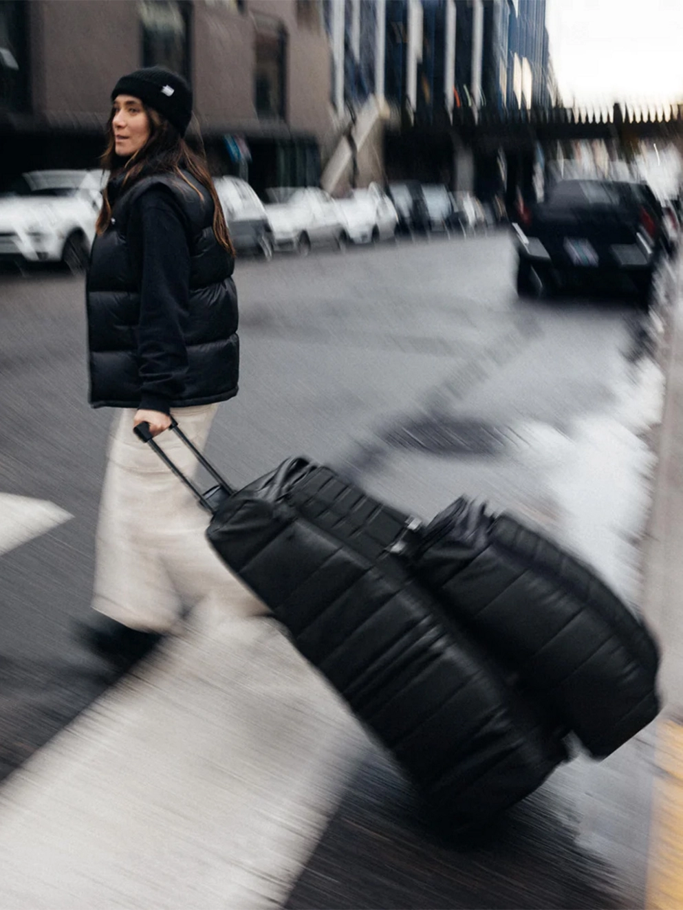Db Hugger Roller 60L Travel Bag black out