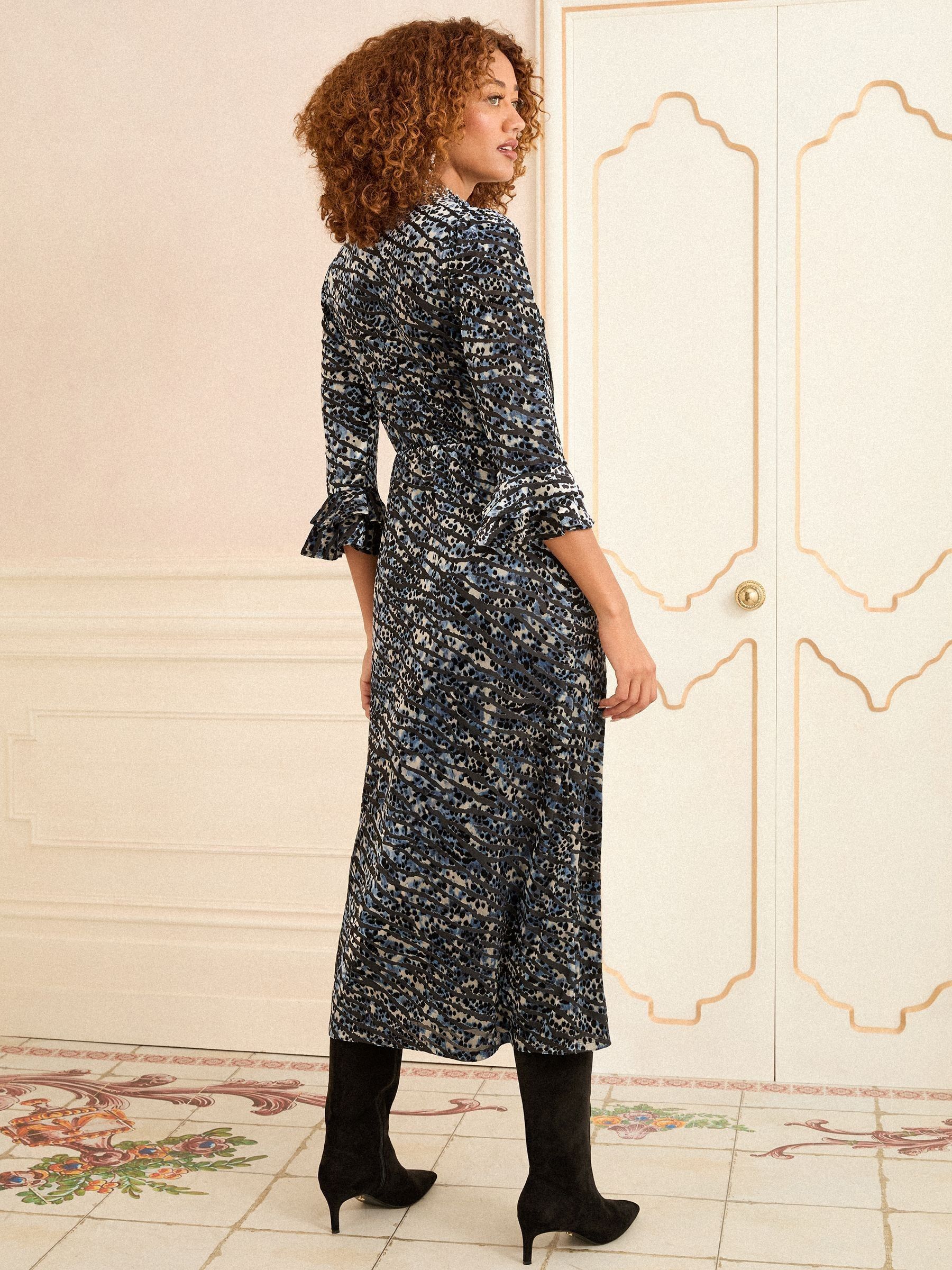 Love & Roses - Midi-jurk met burnout, ruches en V-hals