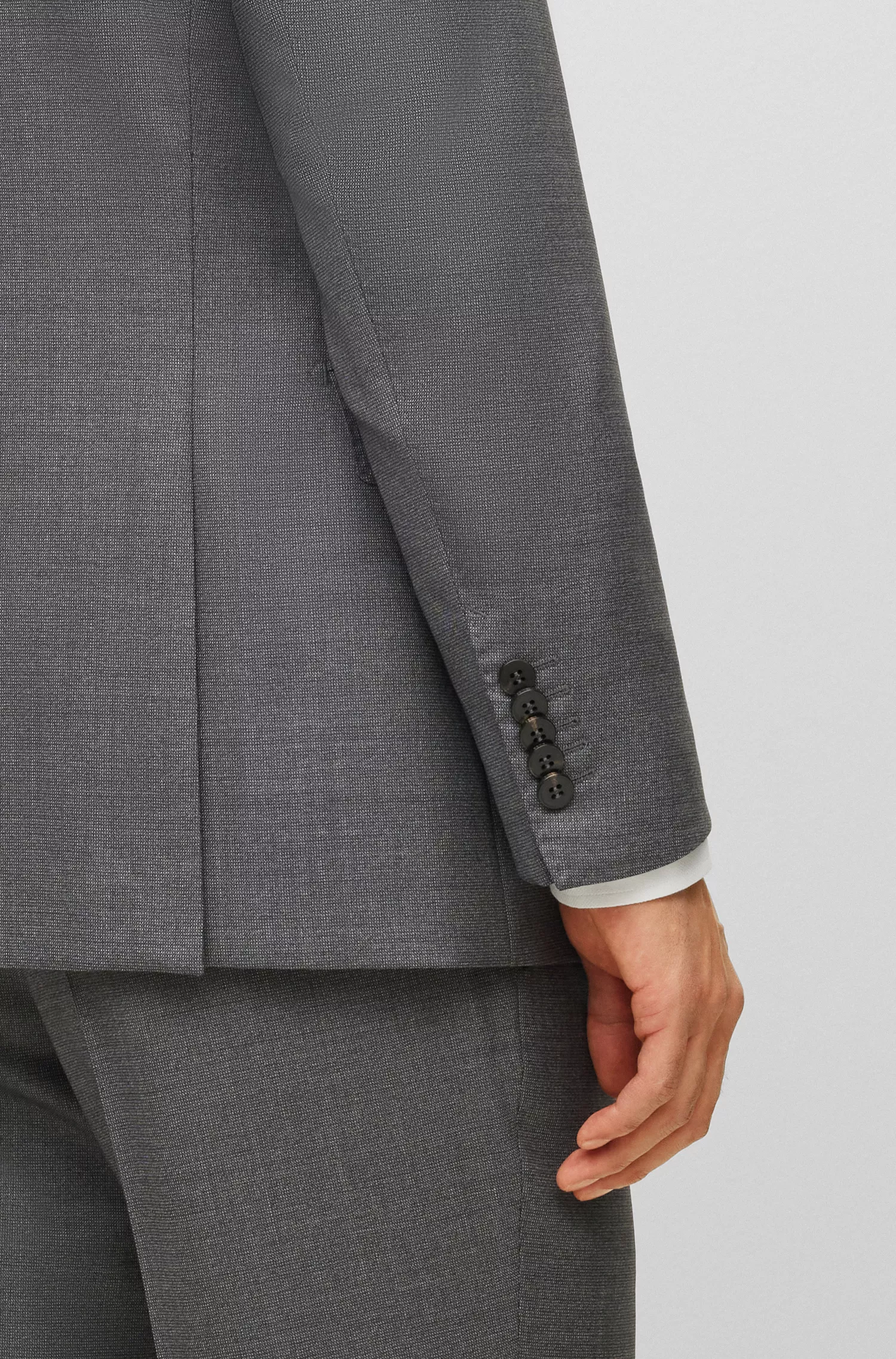 Terno BOSS cor camelo, corte regular, em lã virgem com micropadrão.