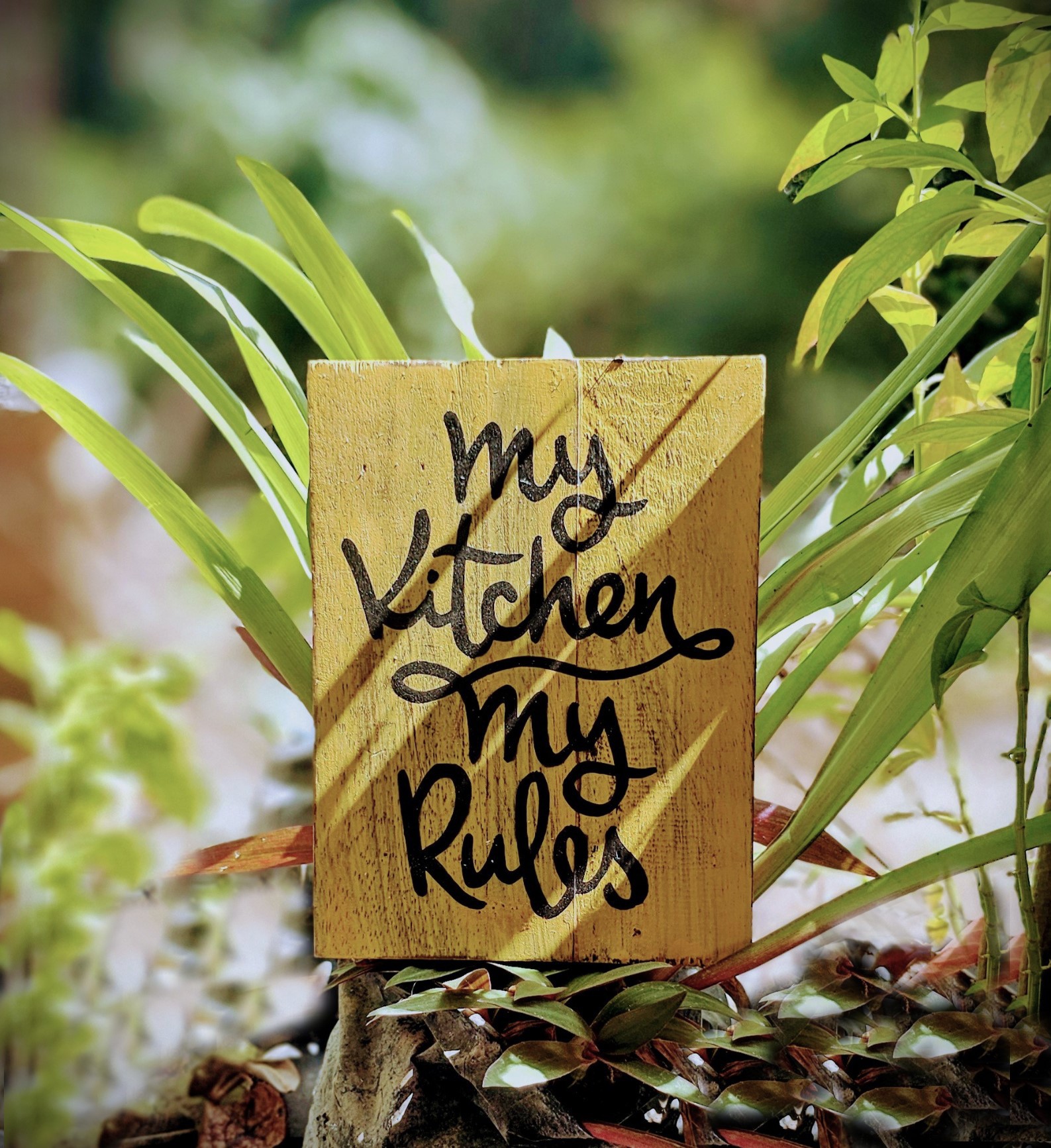 Holzschild 'My kitchen my rules', handbemalt, B 15 cm, H 20 cm von fischer's lagerhaus