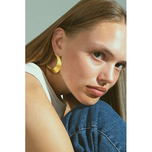 Jane Kønig Massiv Half Moon Ørering, Gold Plated