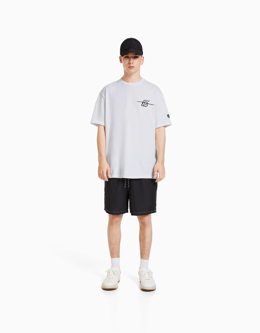 Camiseta de manga curta com estampa Naruto e modelagem quadrada