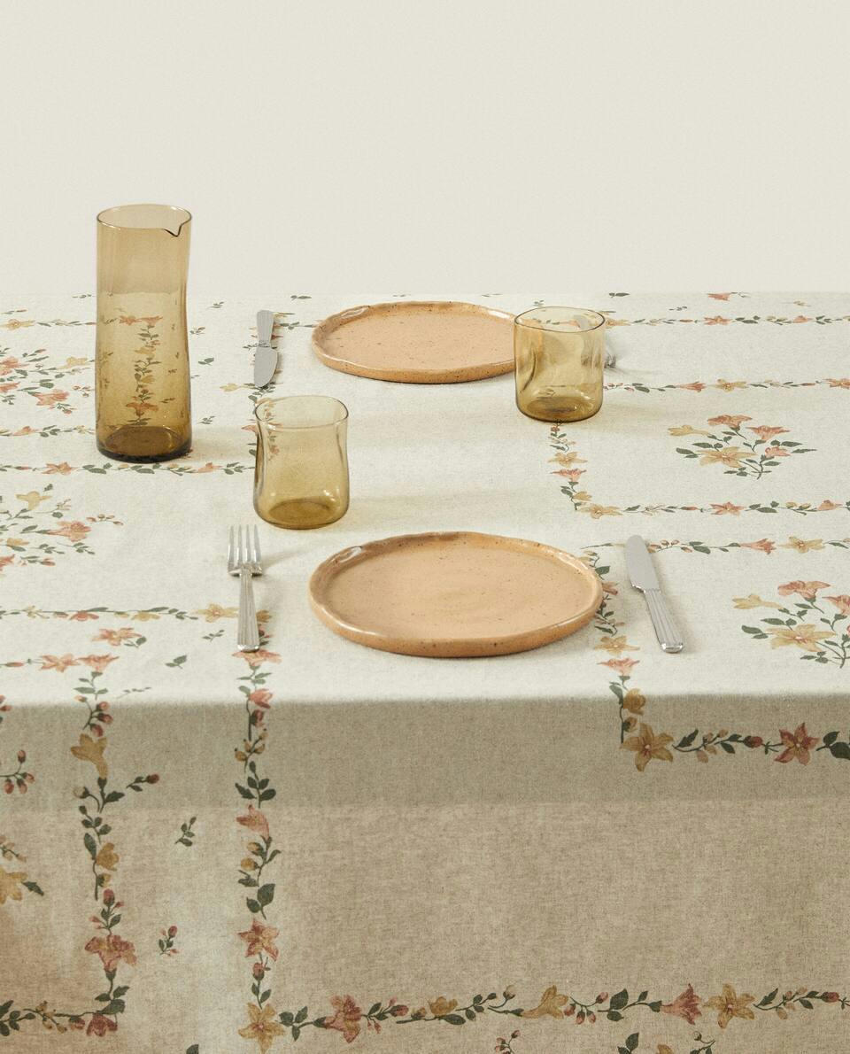 TOALHA DE MESA COM ESTAMPA FLORAL