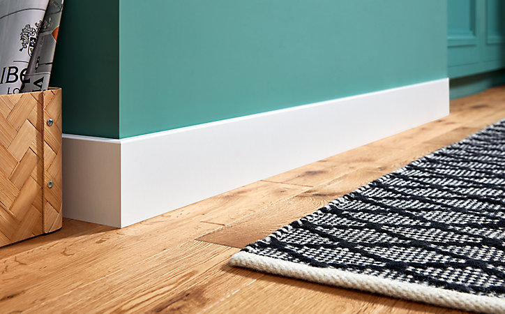 Plinthe MDF Blanc contemporaine GoodHome 220 x 10 cm Décor 10 (vendue à la pièce)
