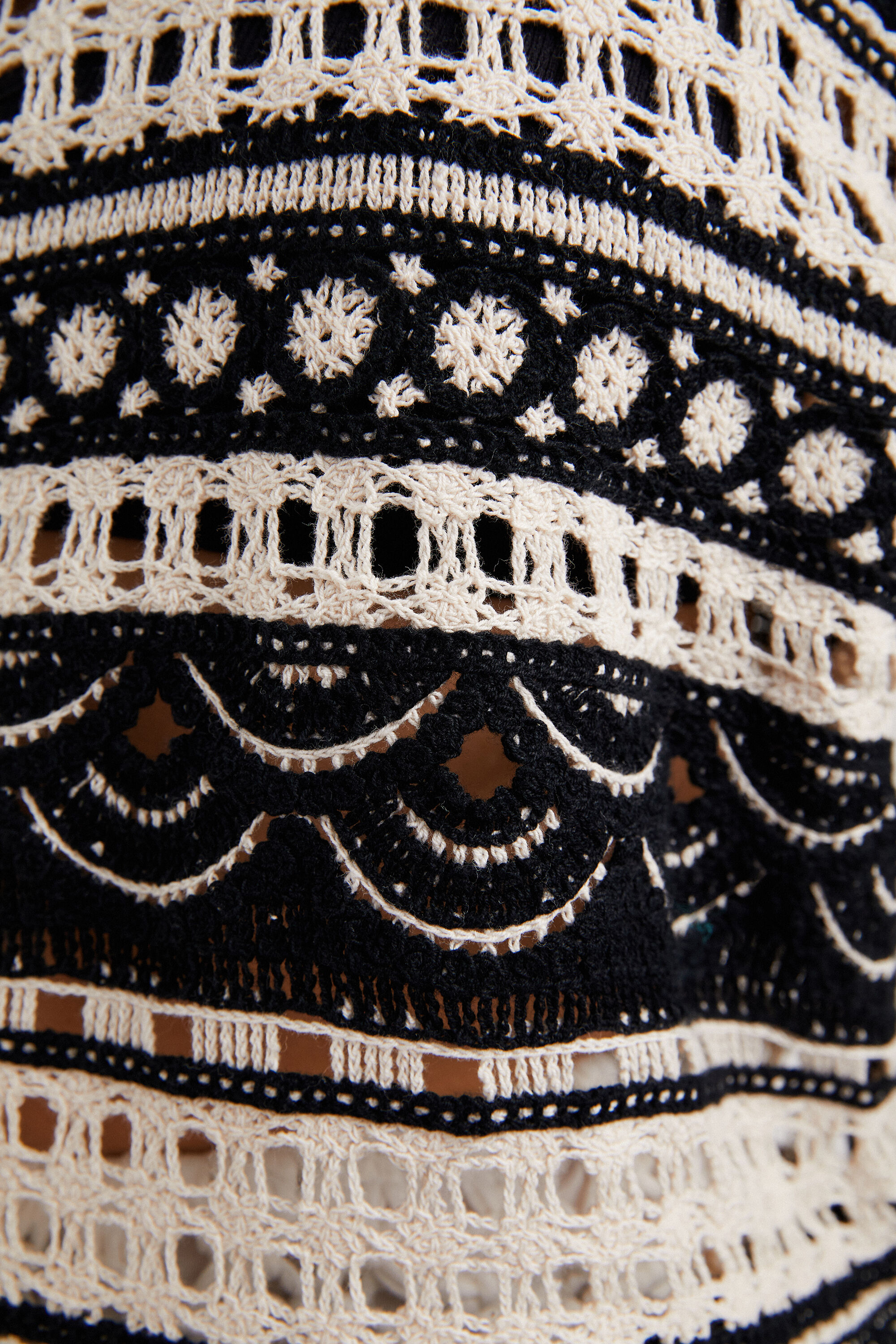 Pull crochet semi-transparent