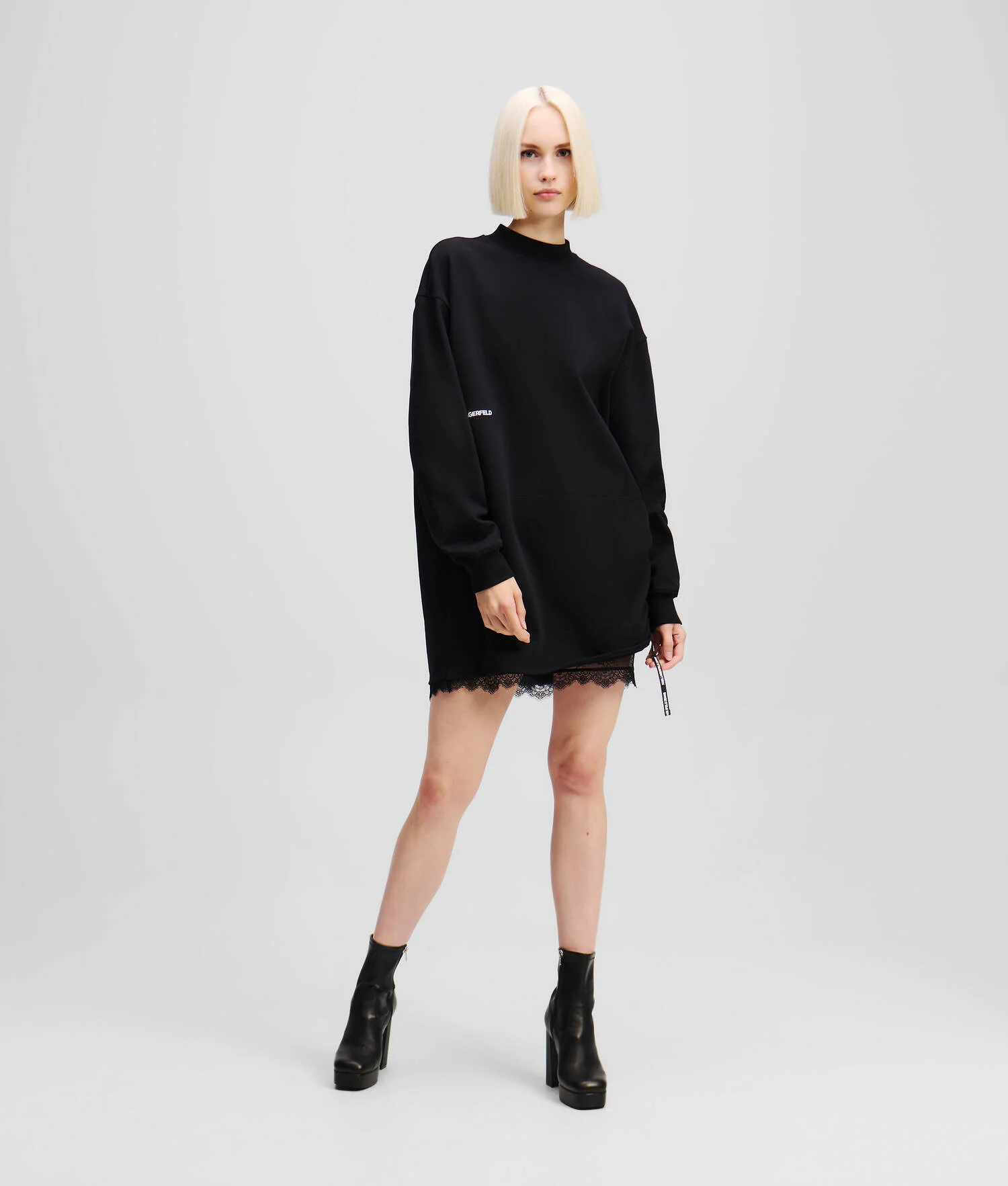 ROBE SWEAT AVEC DÉTAILS EN DENTELLE