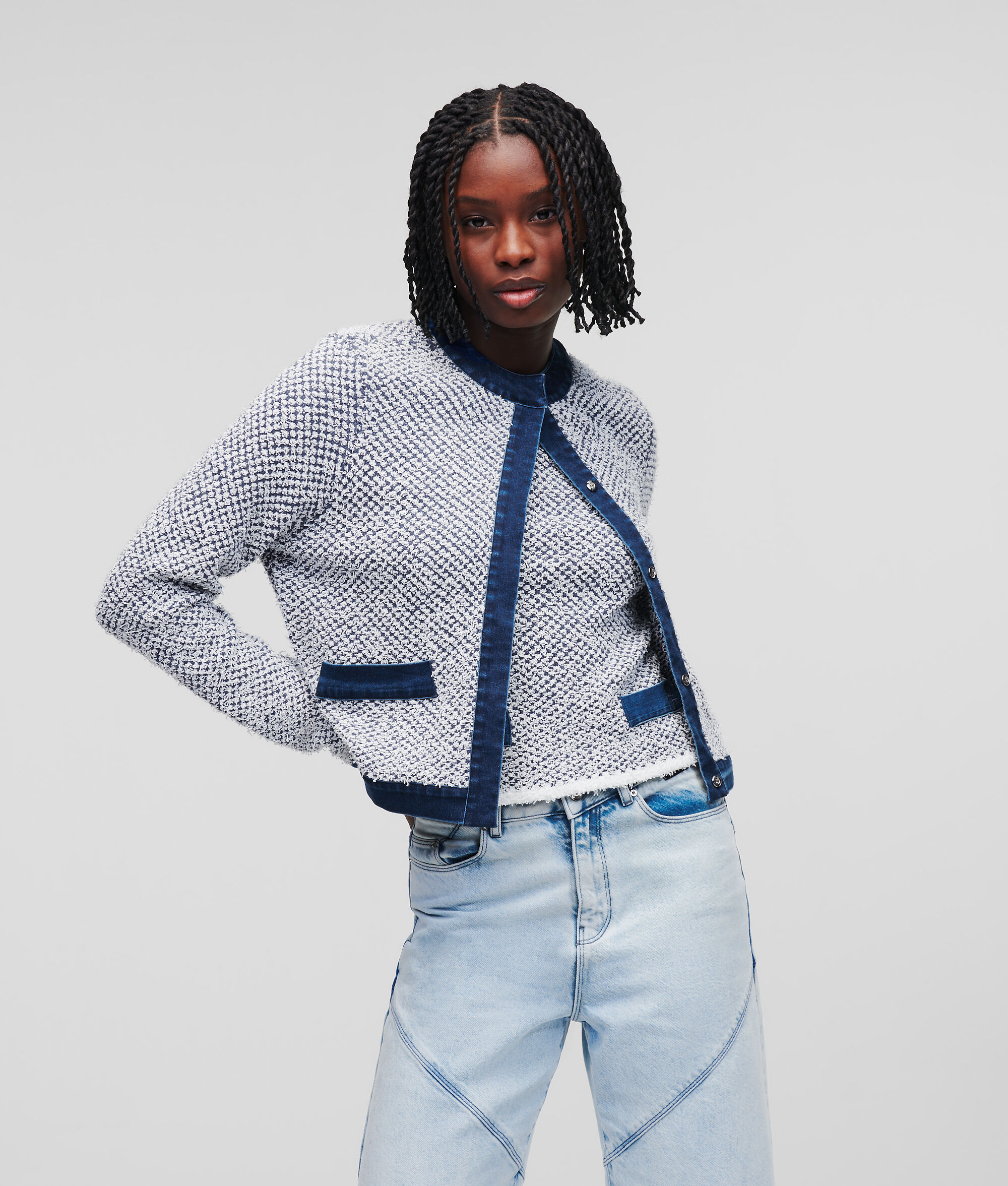 CARDIGAN EN TRICOT ET JEAN