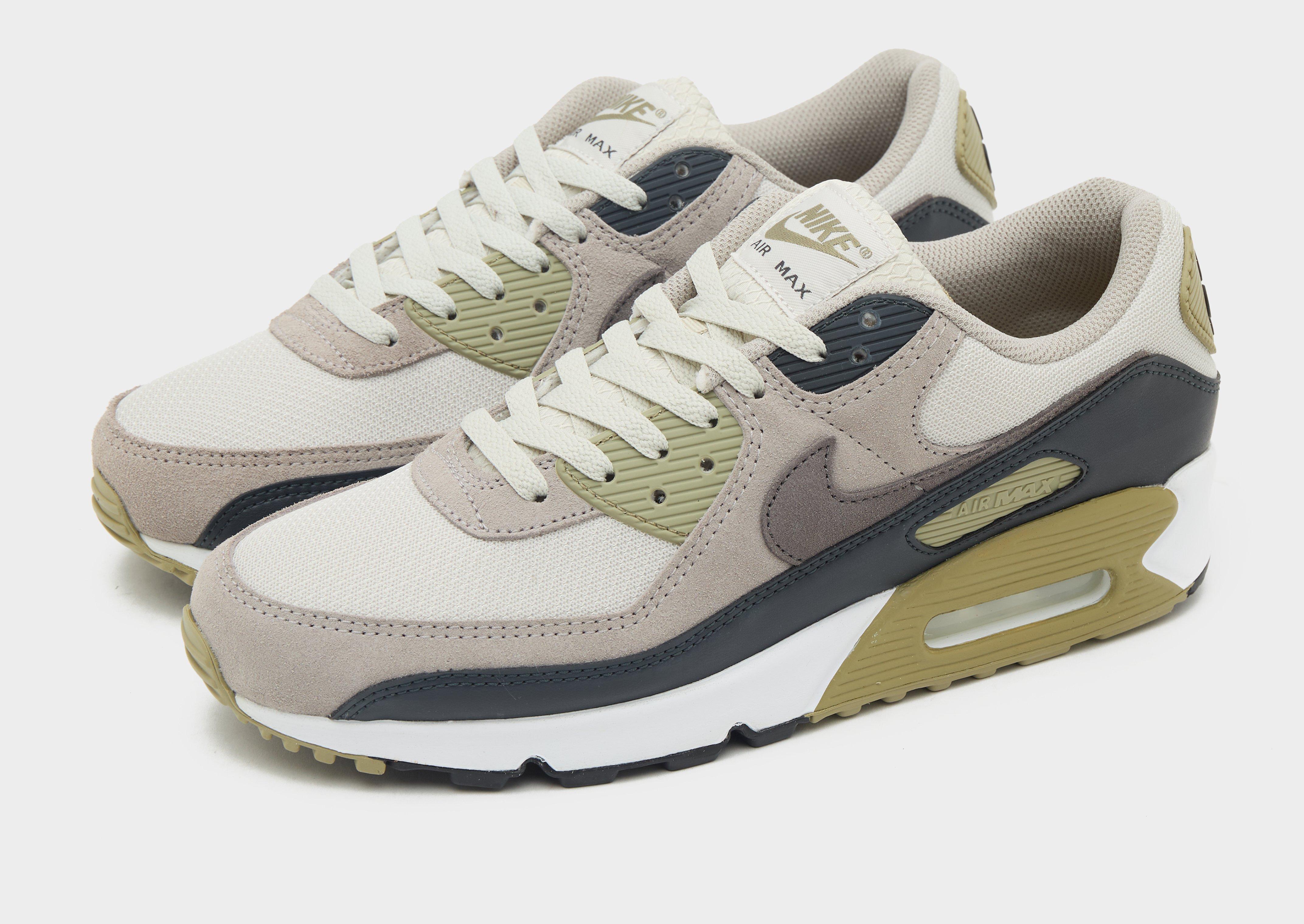 Nike AM90