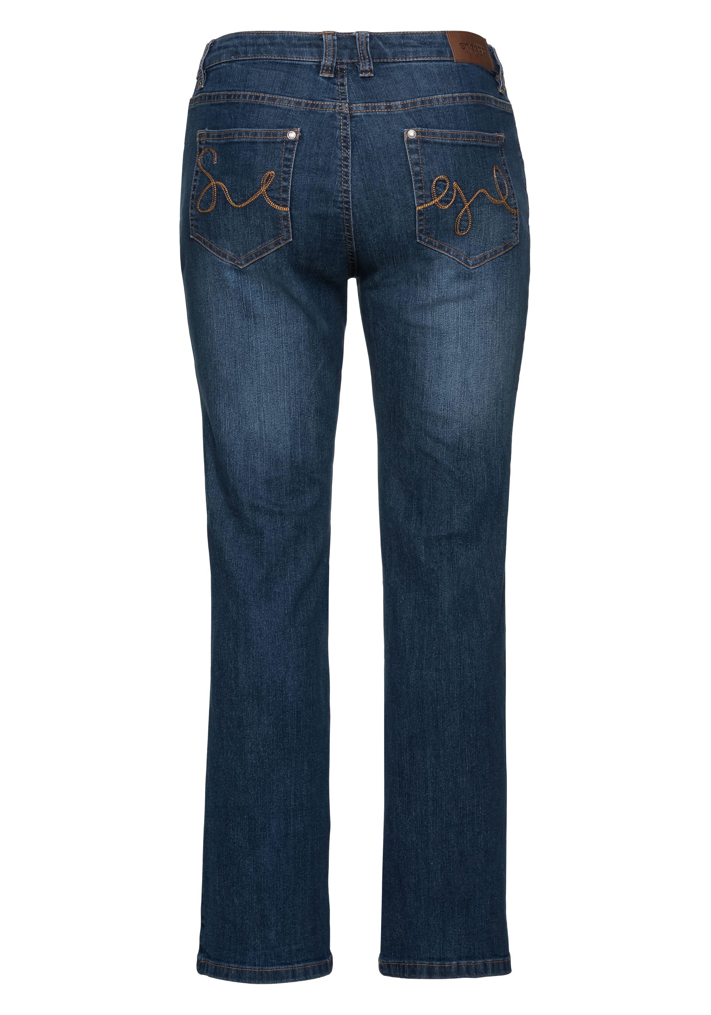Bootcut-Jeans in 5-Pocket-Form, mit Used-Effekten