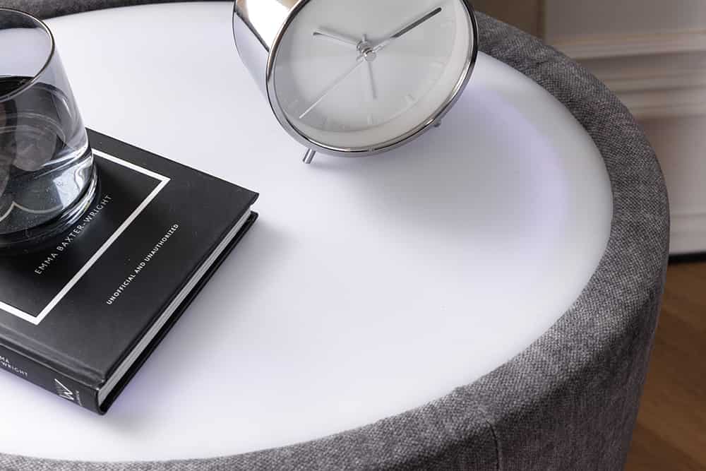 Ovaler Nachttisch SIGNUM 55cm grau Vogue Velours Samt inkl. Beleuchtung Schubladen