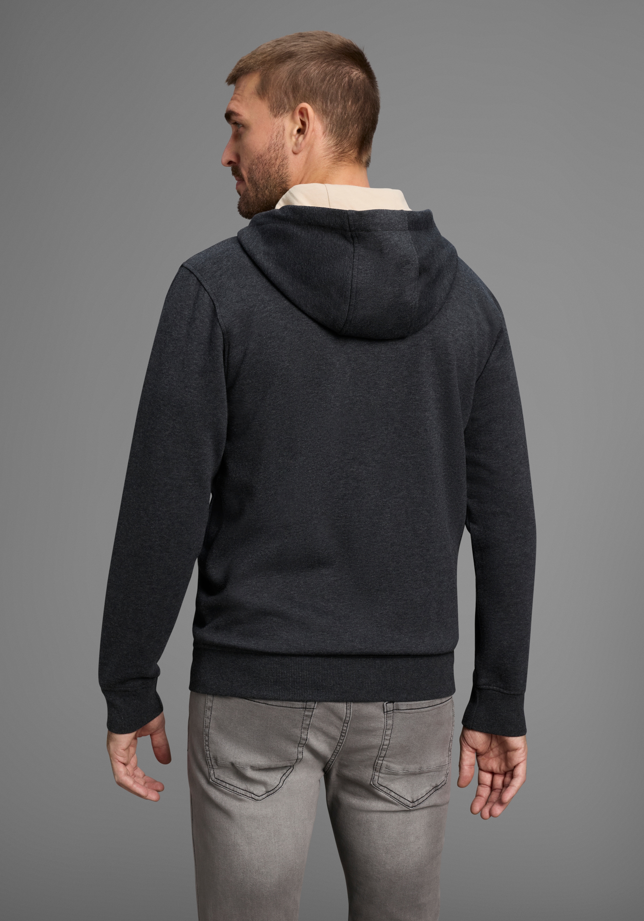 Bruno Banani Sweatjacke , moderner Brustprint