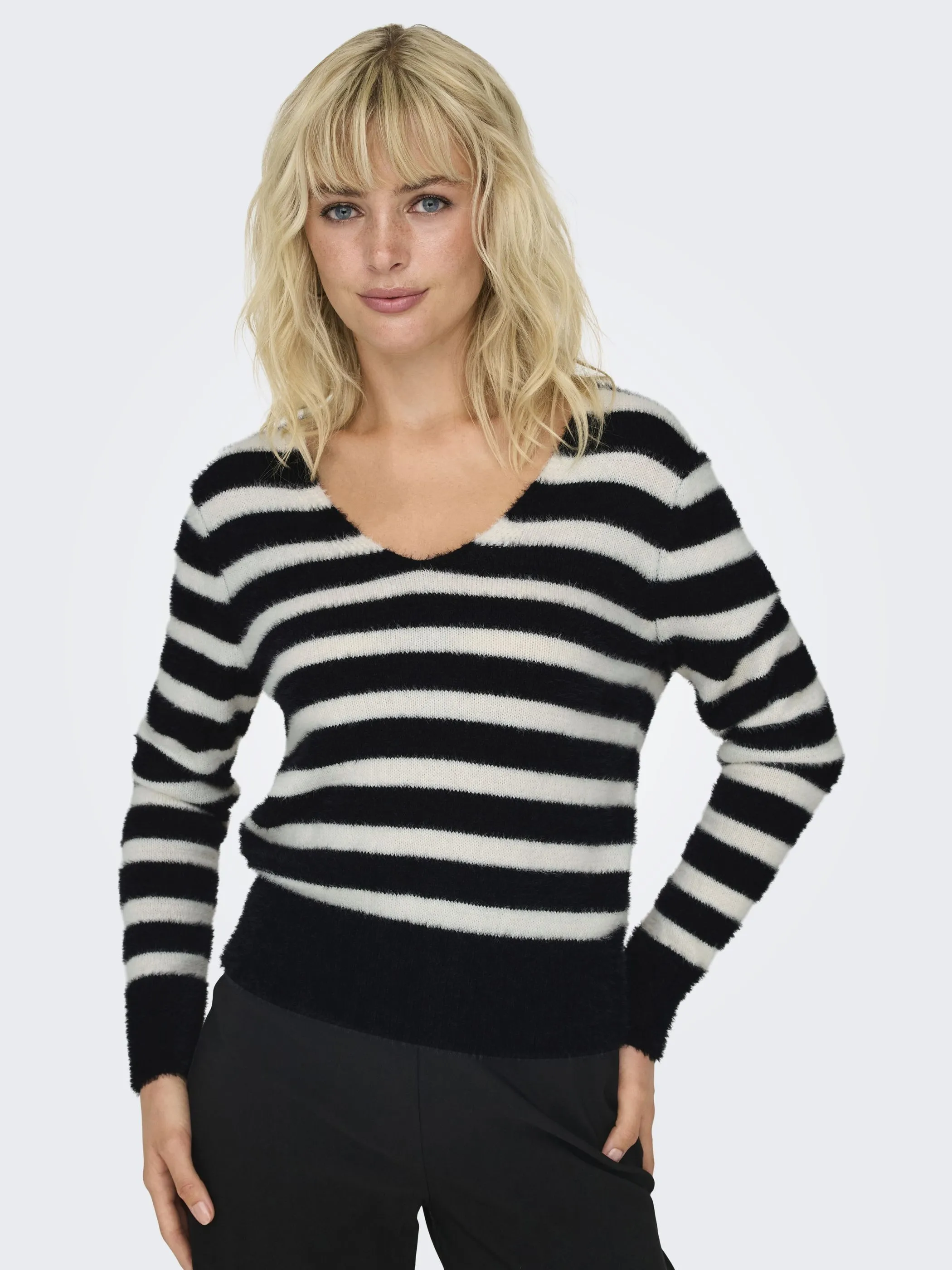 Only ONLELLA PIUMO LS V-NE Strickpullover