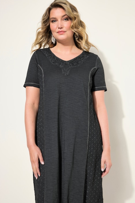 Jerseykleid, A-Line, cold dyed, V-Ausschnitt mit Lochstickerei, Halbarm