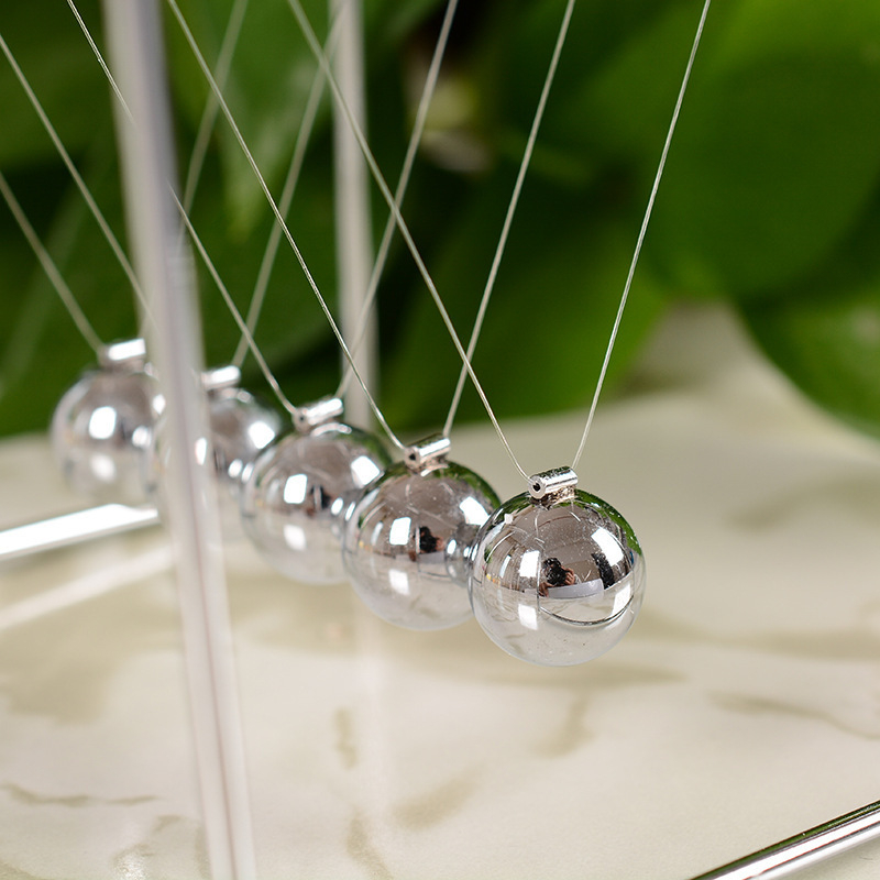 Klassisches Büro Kugelpendel Schreibtisch Deko Newton Physik Kugelstosspendel
