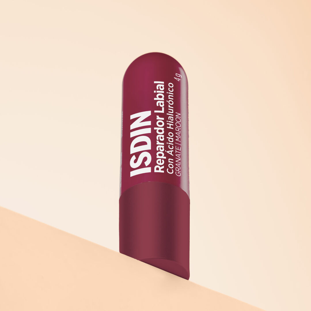 ISDIN  Reparador Labial Stick Bordeaux - 4gr