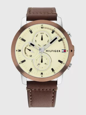 Relógio de pulso com pulseira de couro marrom