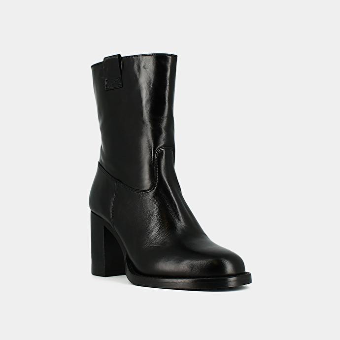 Bottines à talons et découpes  en cuir noir