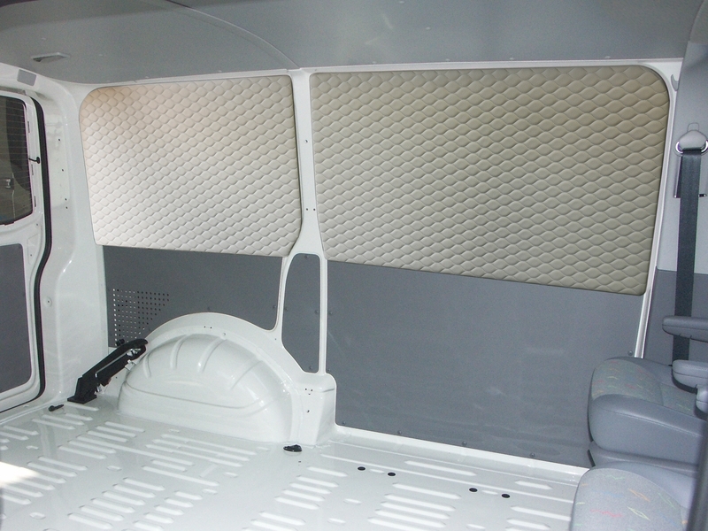 Gesteppte Innenverkleidung für VW T5/T6 Busse ohne Fenster - Für die Schiebetür mit Klett