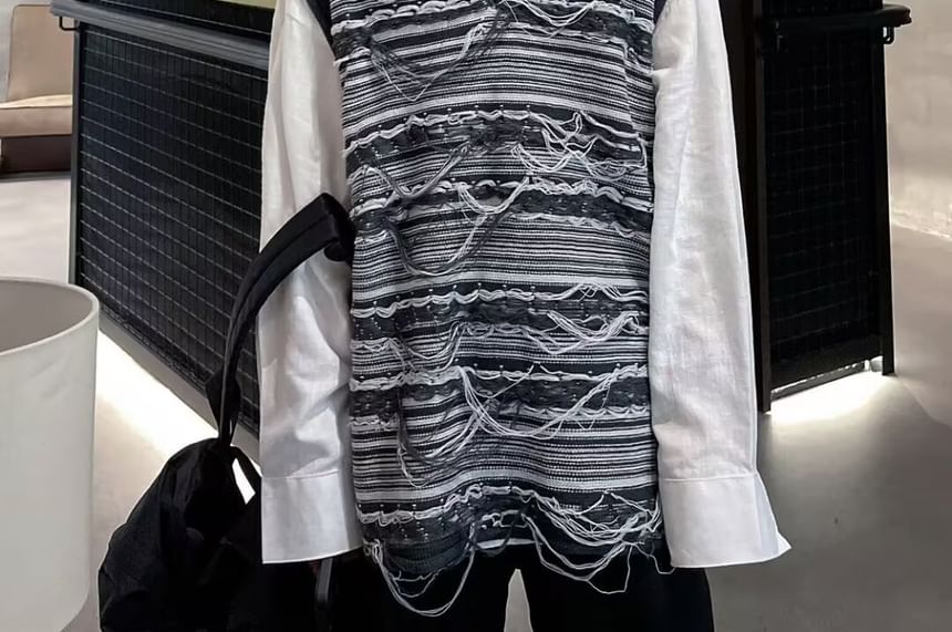 Zoslane - V-hals vest met contrasterende rand en franjes