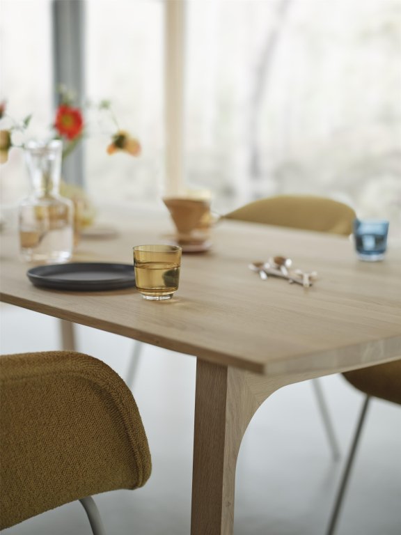 Muuto Earnest uitschuifbare eettafel 260x100 licht eiken