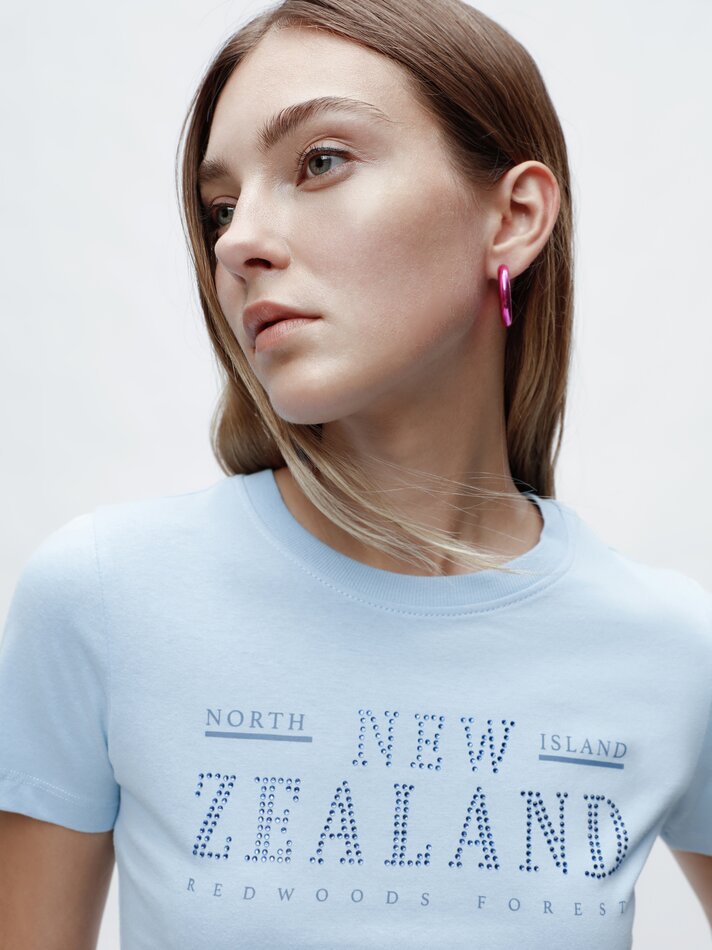 Camiseta cropped com lantejoulas - Azul claro
