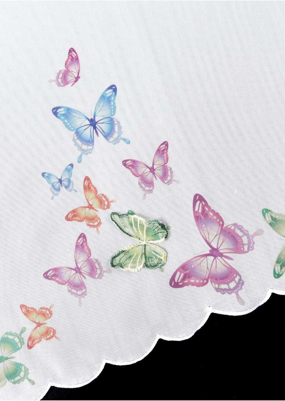Brise-bise à broderie papillon