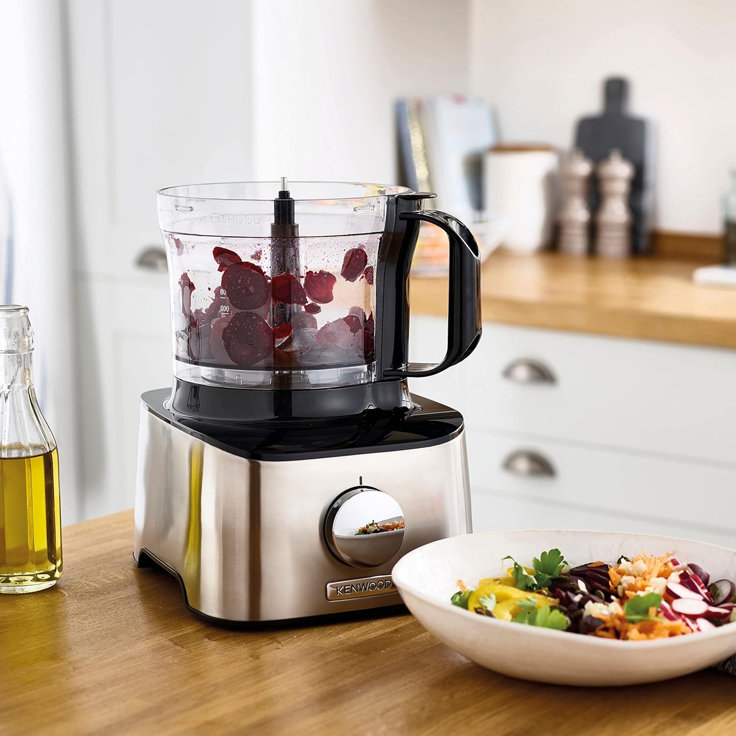 Kenwood Multipro Compact FDM301SS Kompakt-Küchenmaschine, 2,1 Liter, inkl. Edelstahl Messer, 3 Arbeitsscheiben und 4 weiteren Zubehör-Teile, Metallgehäuse, 800 Watt, Silber