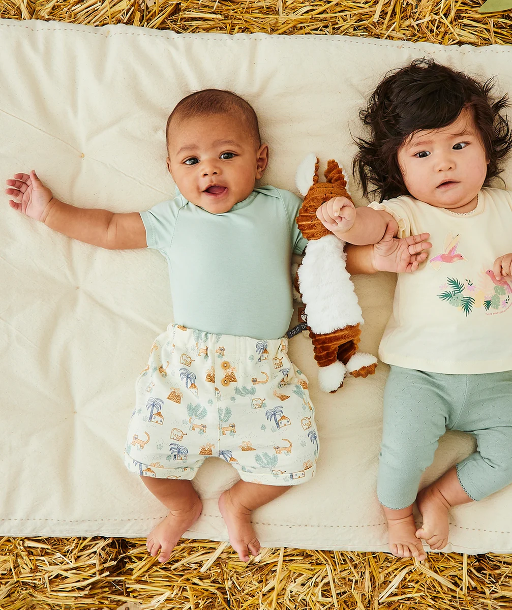 BERMUDA BÉBÉ EN COTON BIOLOGIQUE ÉCRU IMPRIMÉ