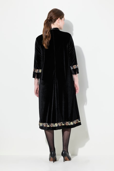 Samtkleid, Schmuckkette, Stehkragen, 3/4-Arm