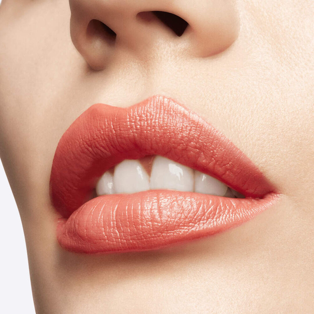MAC LUSTREGLASS SHEER-SHINE LIPSTICK