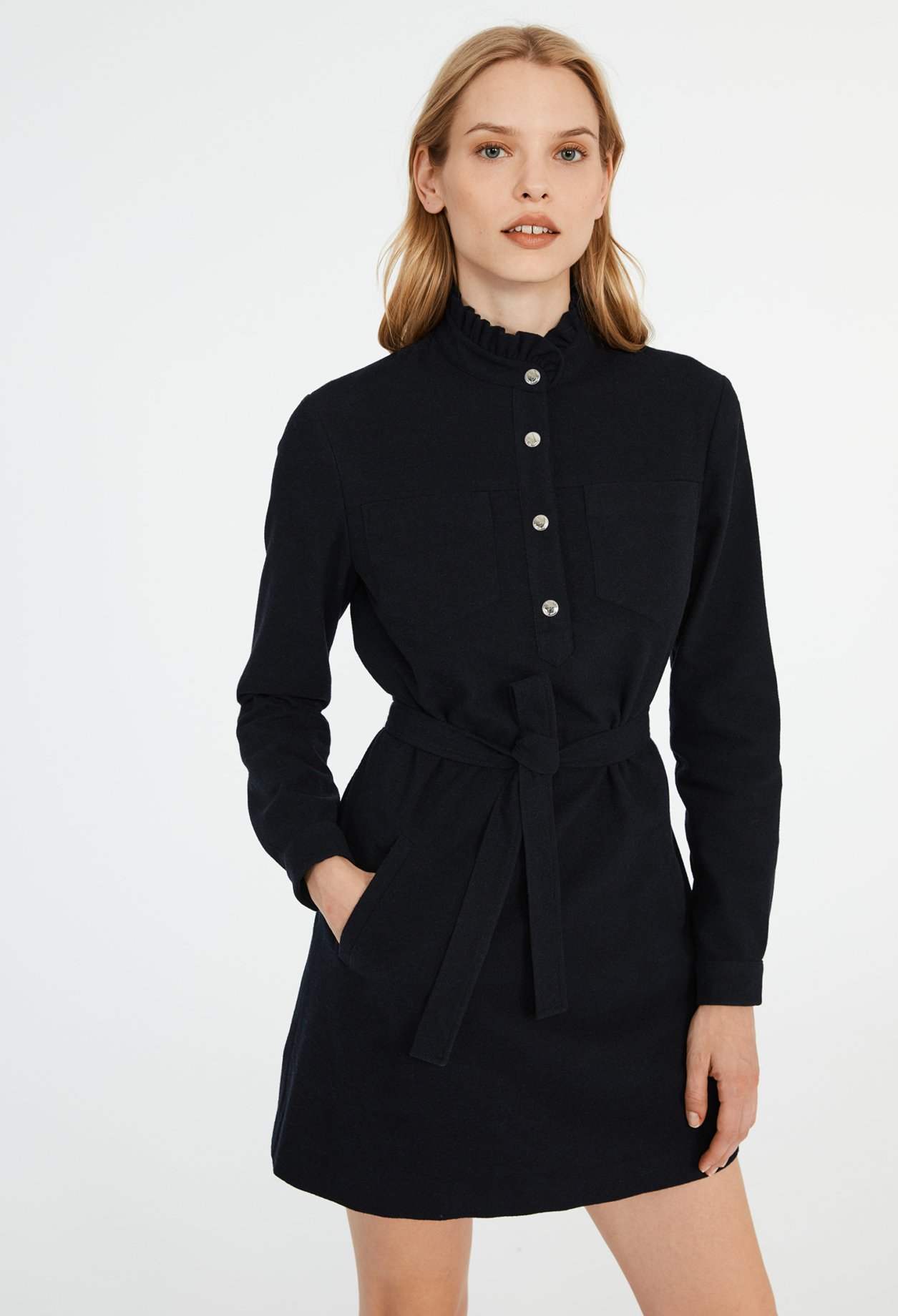 Robe courte ceinturee