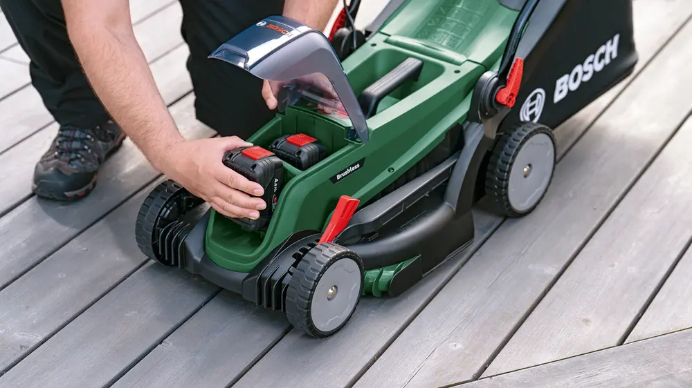 Plæneklipper UniversalRotak 2x18V 37-550