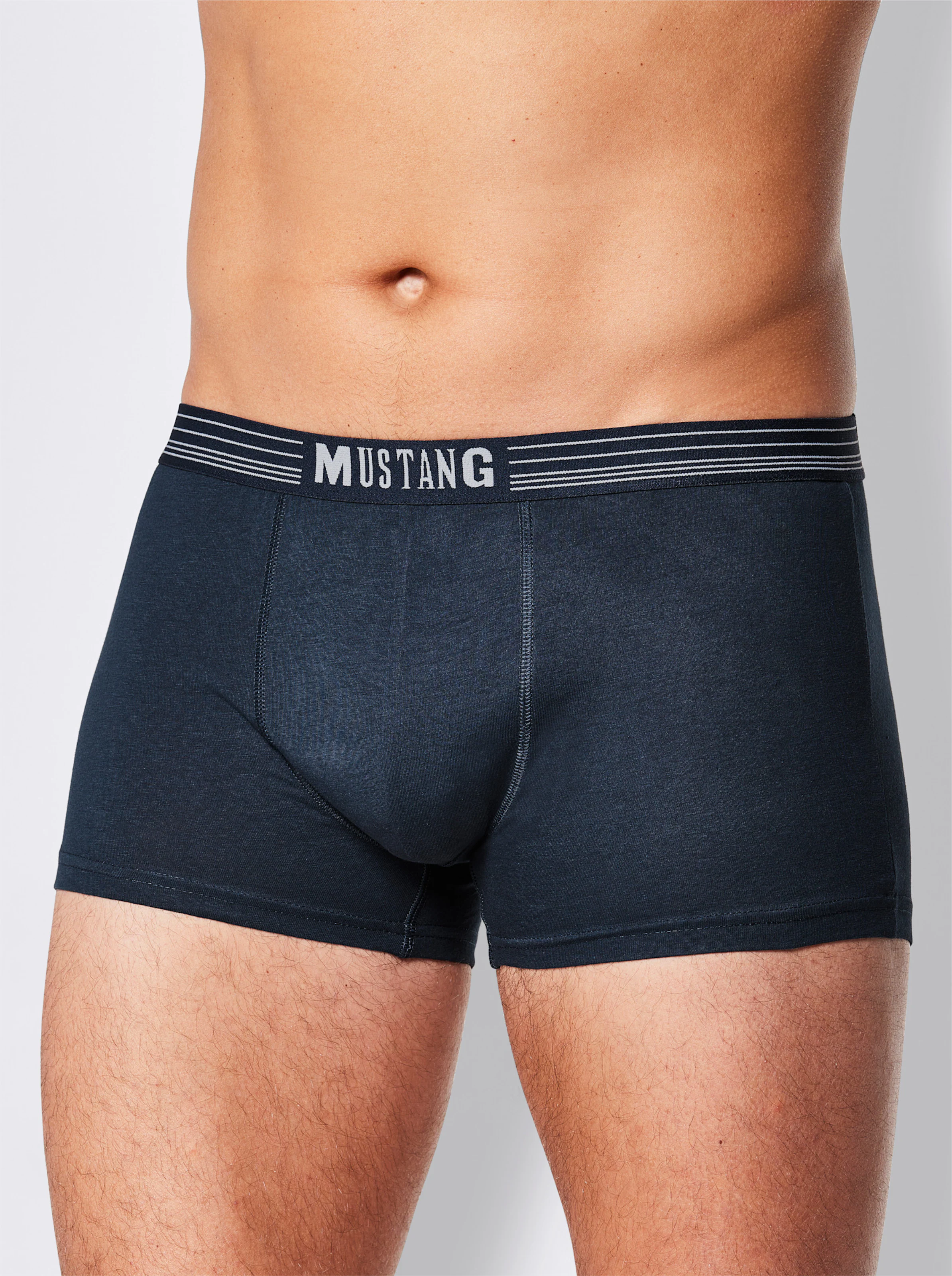 Mustang Pants in 2x marine + 1x rauchblau
