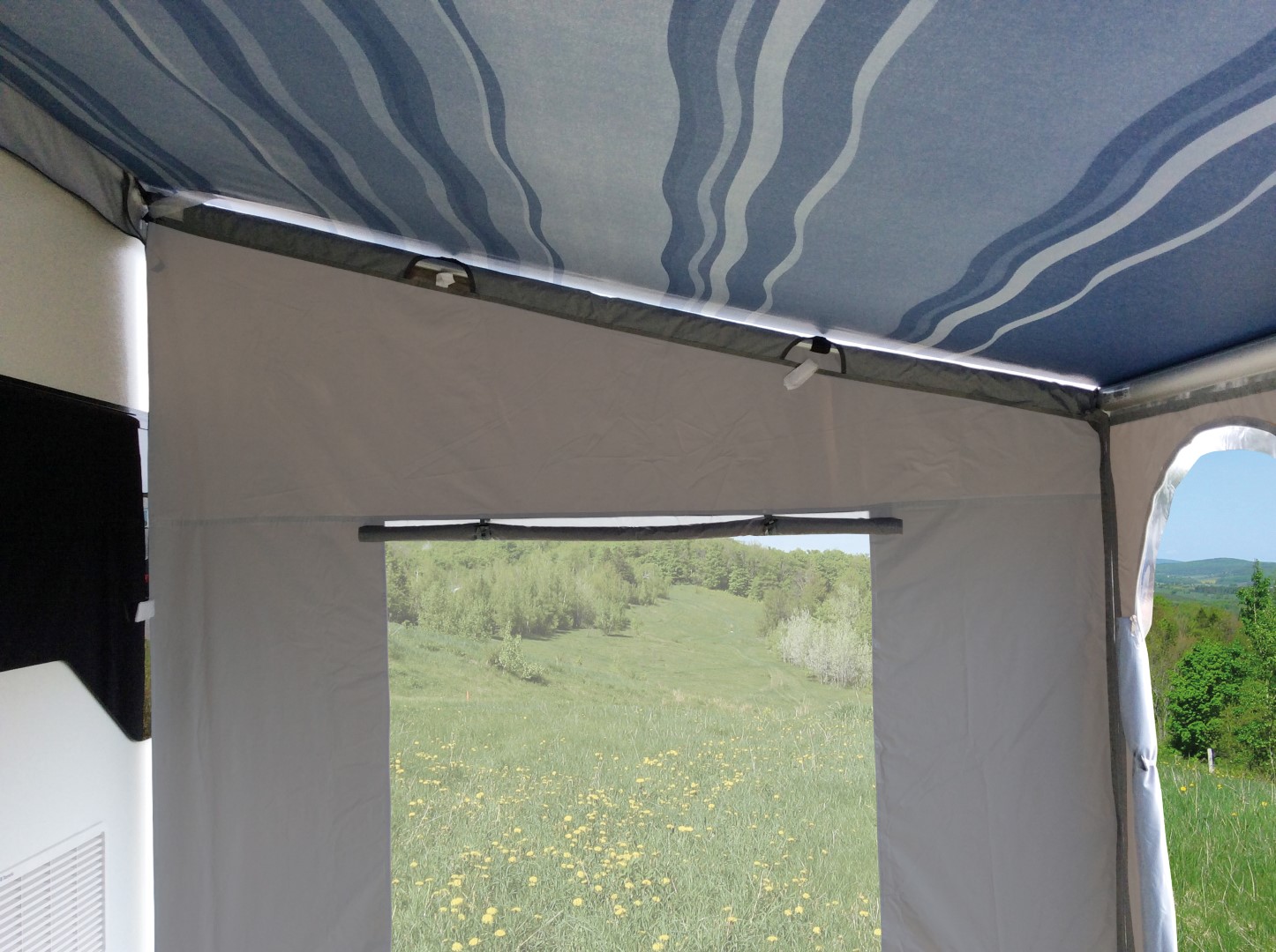Eurotrail Bergen CS 410 luifeltent met stokken