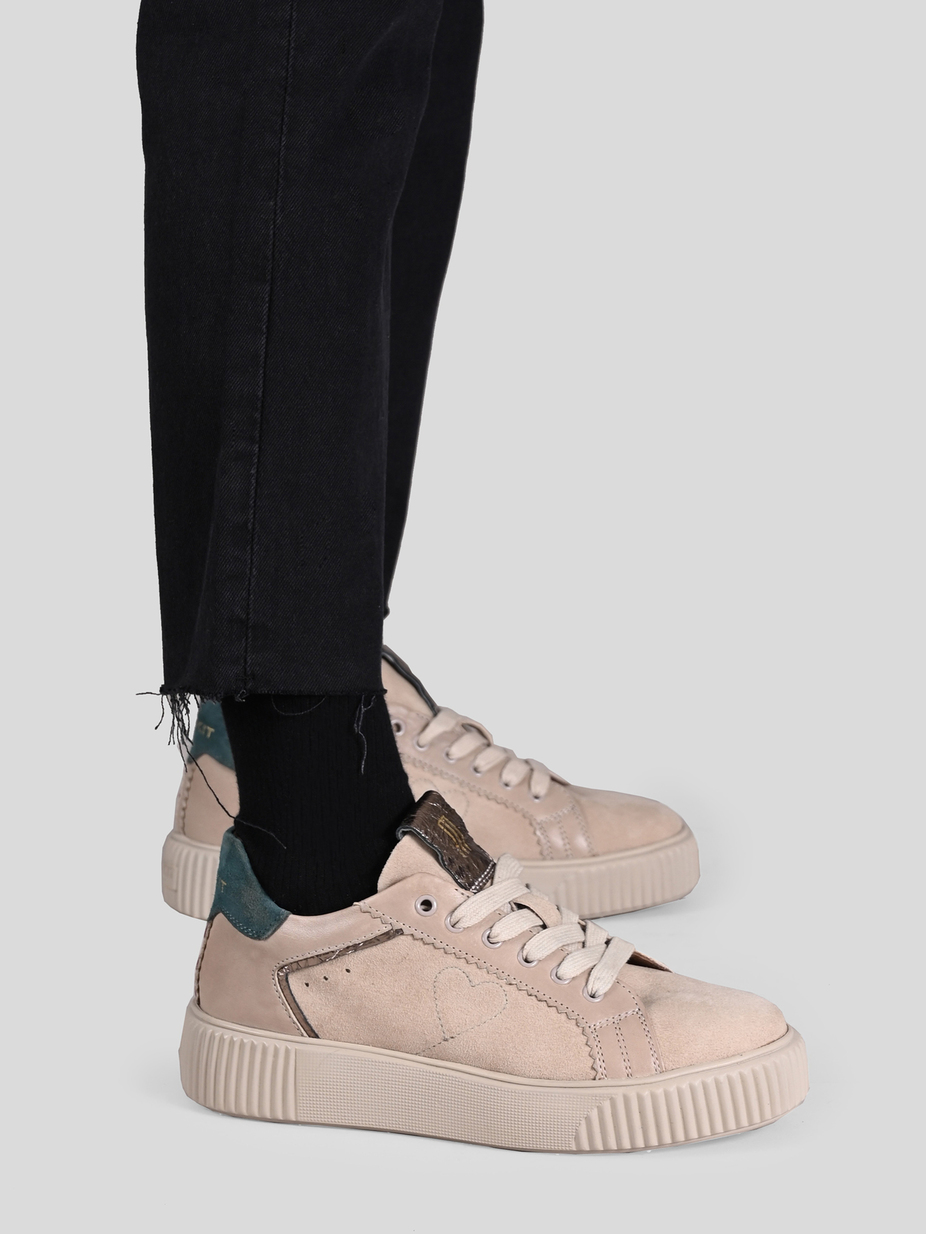 SNEAKER NURIA
